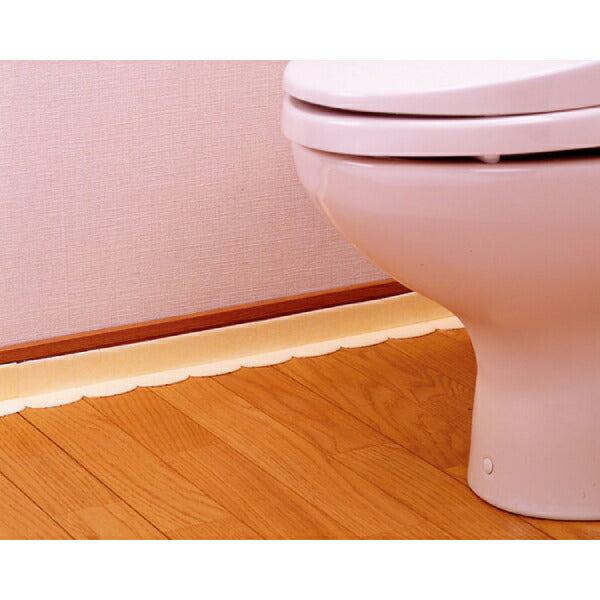便器と床のすきまの汚れを防止 おくだけ吸着 トイレ 便器すきまテープ 2枚入 8×長さ58cm 汚れ防止 洗濯OK 日本製 サンコー 介護用品