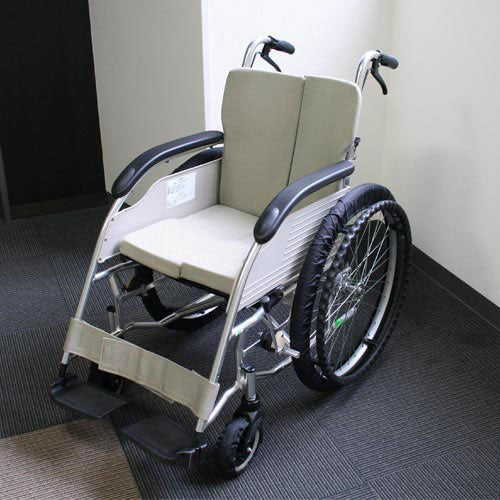 車いす専用RAKUタイヤカバー 22インチ用(SR-120B) 笑和 介護用品