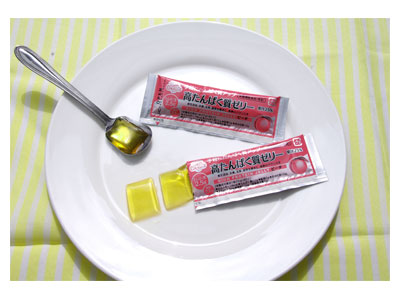 高たんぱく質ゼリー ピーチ 15g×20本 林兼産業 (介護食 栄養 たんぱく質 補給食) 介護用品